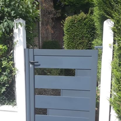 Portillon assorti à un portail aluminium dans la région de Rouen